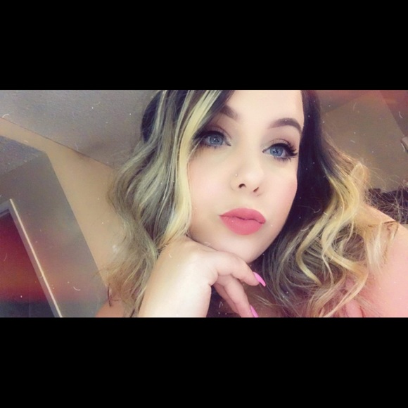 Meet your Posher, Jessica - Picture 2 of 2